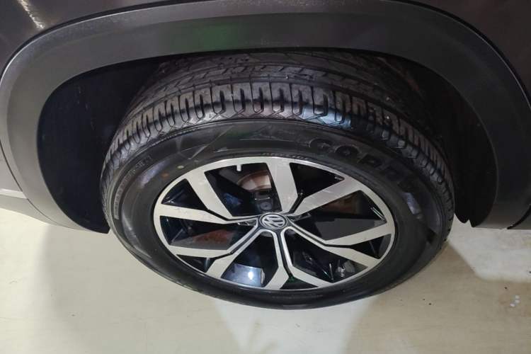 Used Volkswagen Teramont 2017 380TSI Four-Wheel Drive Luxury Edition Right Rear Wheel Hub