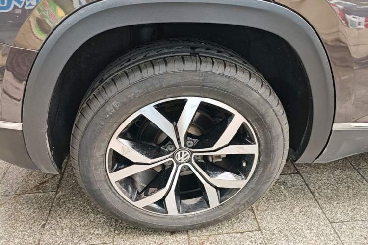 Used Volkswagen Teramont 2017 380TSI Four-Wheel Drive Luxury Edition Right Rear Wheel Hub