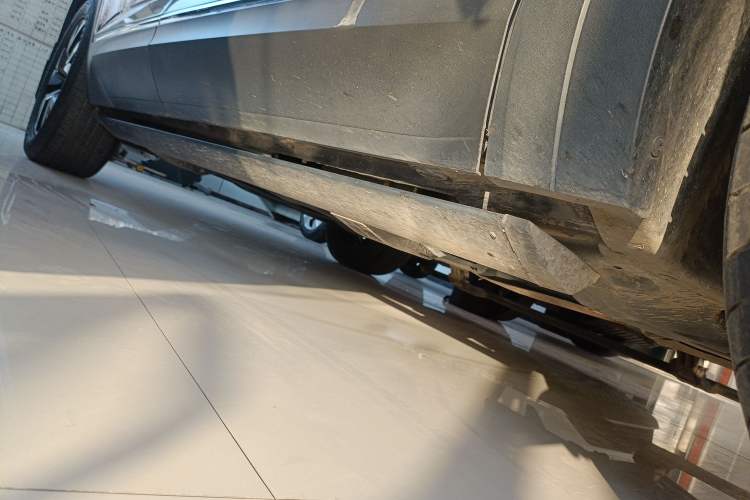 Used Volkswagen Teramont 2017 330TSI Two-Wheel-Drive Luxury Edition Right Side Sill