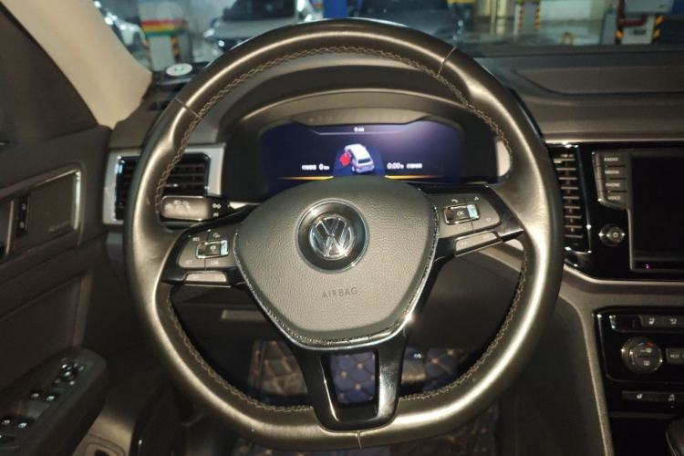 Used Volkswagen Teramont 2017 530 V6 Four-Wheel Drive Supreme Flagship Edition Steering Wheel