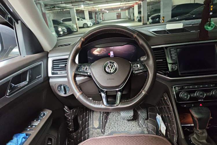 Used Volkswagen Teramont 2017 530 V6 Four-Wheel Drive Flagship Edition Steering Wheel