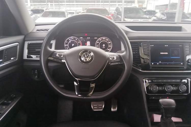 Used Volkswagen Teramont 2017 530 V6 Four-Wheel Drive Flagship Edition Steering Wheel