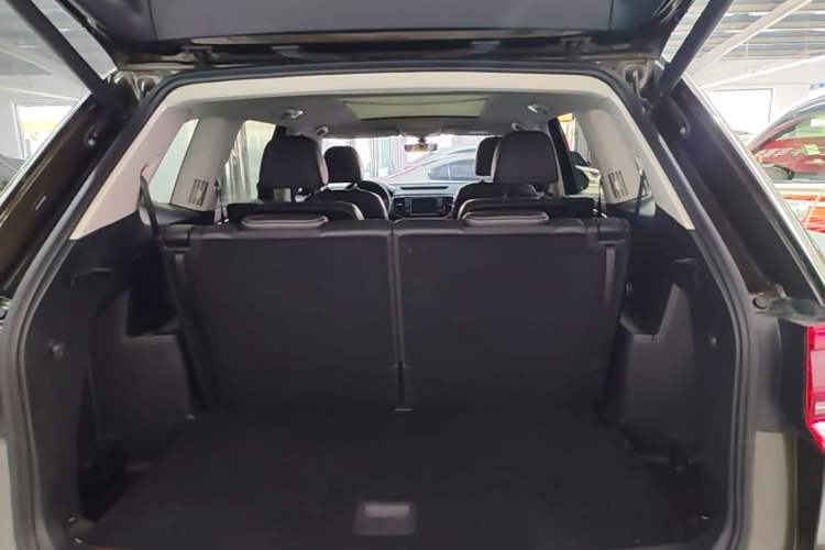 Used Volkswagen Teramont 2017 330TSI Two-Wheel-Drive Luxury Edition Trunk