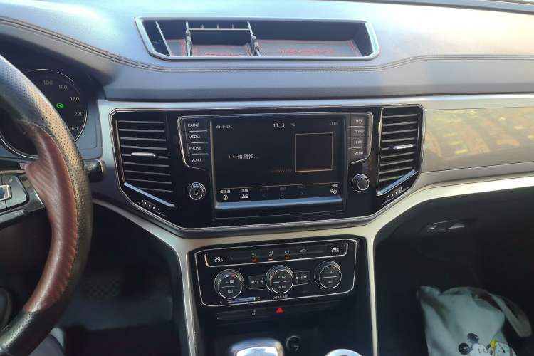 Used Volkswagen Teramont 2017 380TSI Four-Wheel Drive Comfort Edition Audio And AC Panel