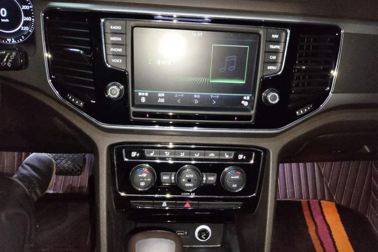 Used Volkswagen Teramont 2017 380TSI Four-Wheel Drive Luxury Edition Audio And AC Panel