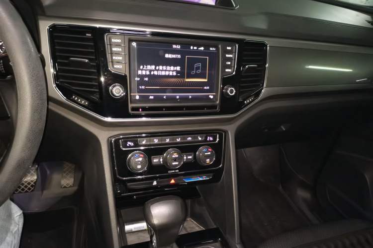 Used Volkswagen Teramont 2017 330TSI Two-Wheel-Drive Luxury Edition Audio And AC Panel