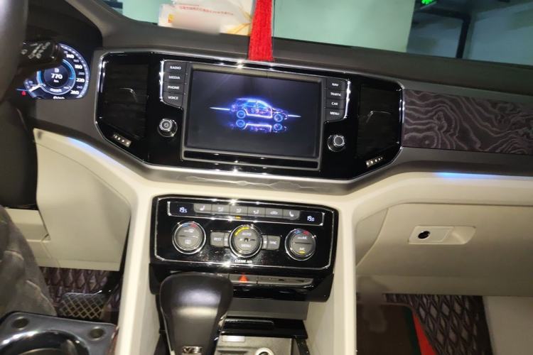 Used Volkswagen Teramont 2017 530 V6 Four-Wheel Drive Flagship Edition Audio And AC Panel