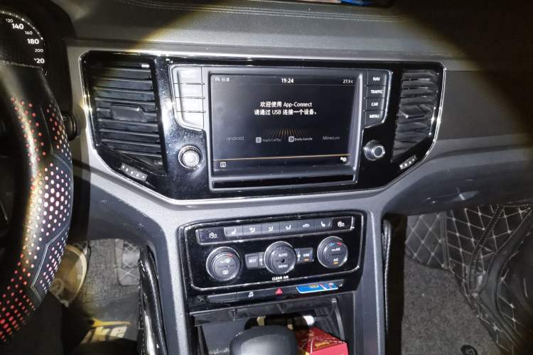 Used Volkswagen Teramont 2017 380TSI Four-Wheel Drive Luxury Edition Audio And AC Panel
