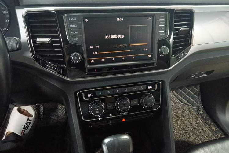 Used Volkswagen Teramont 2017 330TSI Two-Wheel-Drive Luxury Edition Audio And AC Panel