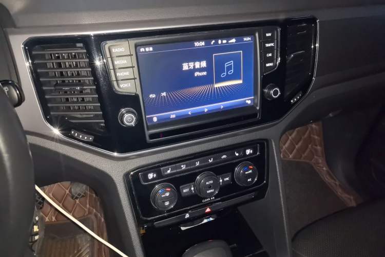 Used Volkswagen Teramont 2017 380TSI Four-Wheel Drive Luxury Edition Audio And AC Panel
