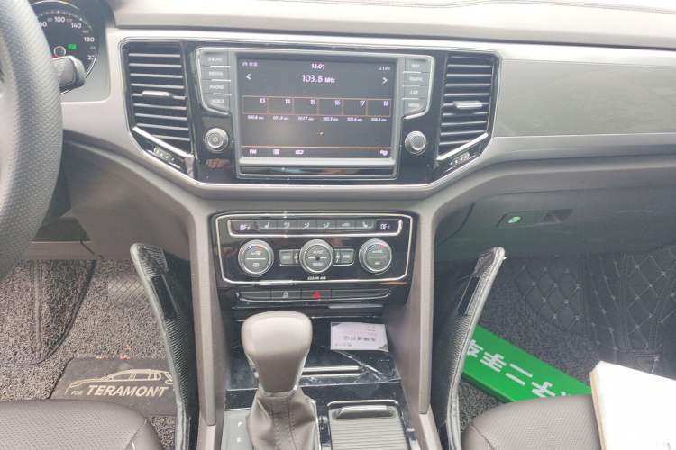 Used Volkswagen Teramont 2017 380TSI Four-Wheel Drive Luxury Edition Audio And AC Panel