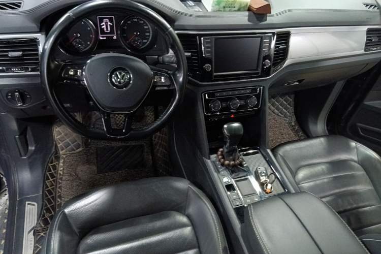 Used Volkswagen Teramont 2017 330TSI Two-Wheel-Drive Luxury Edition Center Console