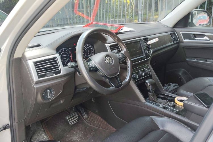 Used Volkswagen Teramont 2017 530 V6 Four-Wheel Drive Flagship Edition Center Console