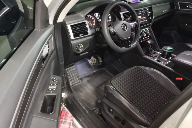 Used Volkswagen Teramont 2017 330TSI Two-Wheel-Drive Luxury Edition Driver Seat