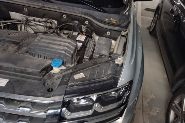 Used Volkswagen Teramont 2017 330TSI Two-Wheel-Drive Luxury Edition Engine Bay Left
