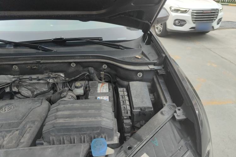 Used Volkswagen Teramont 2017 330TSI Two-Wheel-Drive Luxury Edition Engine Bay Left