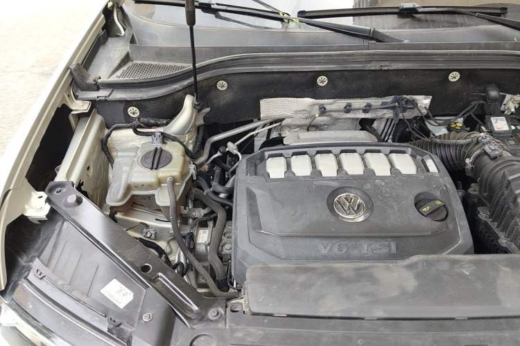 Used Volkswagen Teramont 2017 530 V6 Four-Wheel Drive Luxury Edition Engine Bay Right