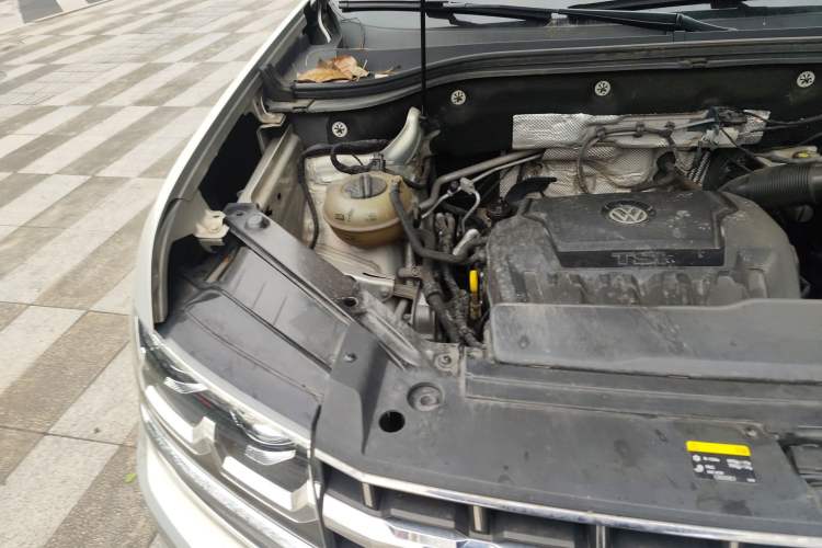 Used Volkswagen Teramont 2017 330TSI Two-Wheel-Drive Flagship Edition Engine Bay Right
