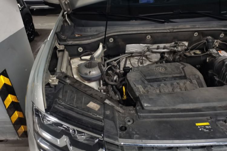 Used Volkswagen Teramont 2017 330TSI Two-Wheel-Drive Luxury Edition Engine Bay Right