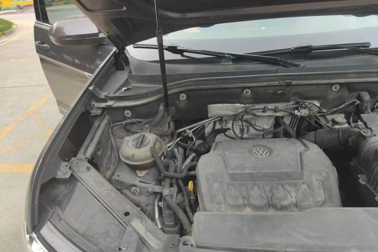 Used Volkswagen Teramont 2017 330TSI Two-Wheel-Drive Luxury Edition Engine Bay Right