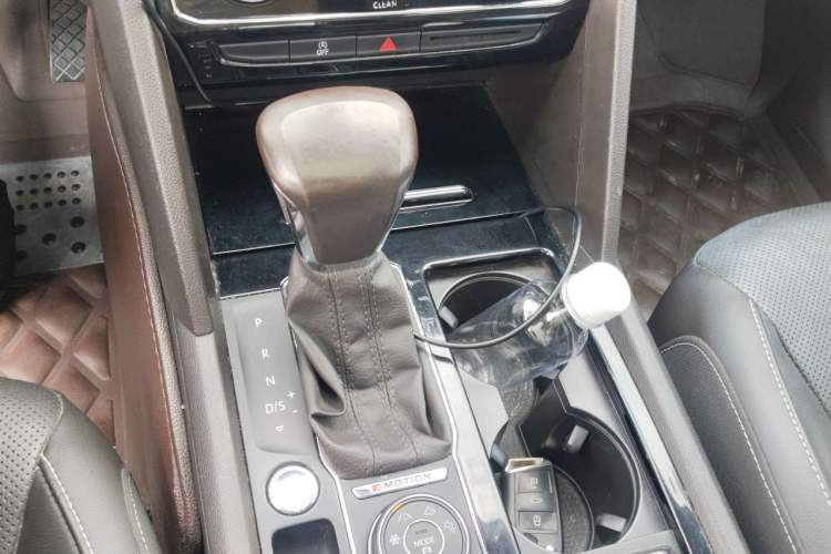 Used Volkswagen Teramont 2017 380TSI Four-Wheel Drive Luxury Edition Gear Lever