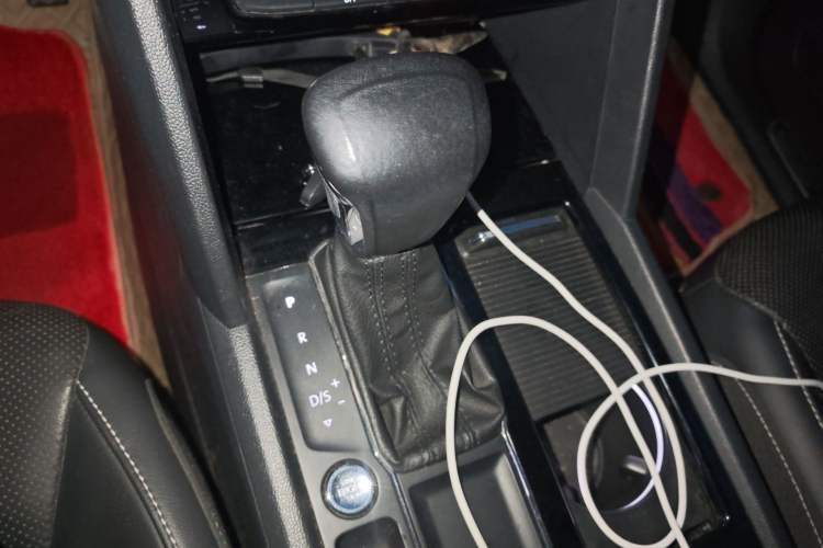 Used Volkswagen Teramont 2017 330TSI Two-Wheel-Drive Luxury Edition Gear Lever