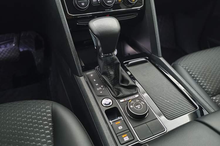 Used Volkswagen Teramont 2017 380TSI Four-Wheel Drive Comfort Edition Gear Lever