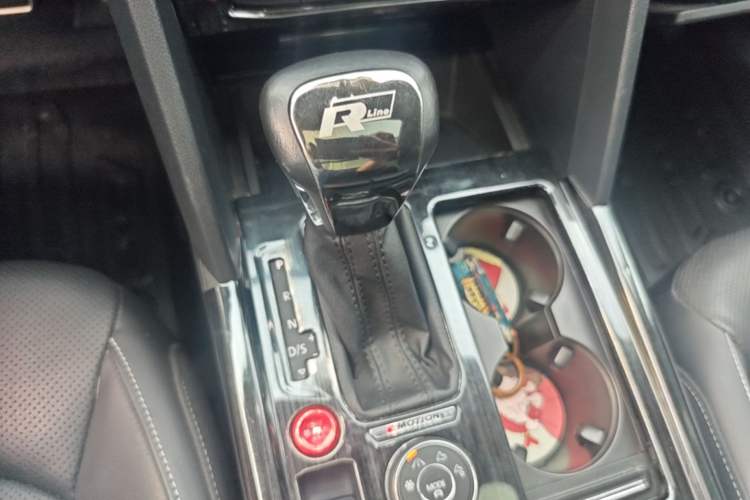 Used Volkswagen Teramont 2017 530 V6 Four-Wheel Drive Luxury Edition Gear Lever