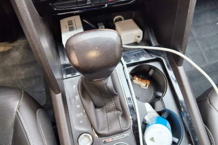 Used Volkswagen Teramont 2017 530 V6 Four-Wheel Drive Luxury Edition Gear Lever