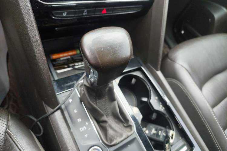 Used Volkswagen Teramont 2017 330TSI Two-Wheel-Drive Flagship Edition Gear Lever