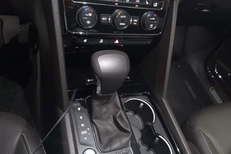 Used Volkswagen Teramont 2017 380TSI Four-Wheel Drive Flagship Edition Gear Lever