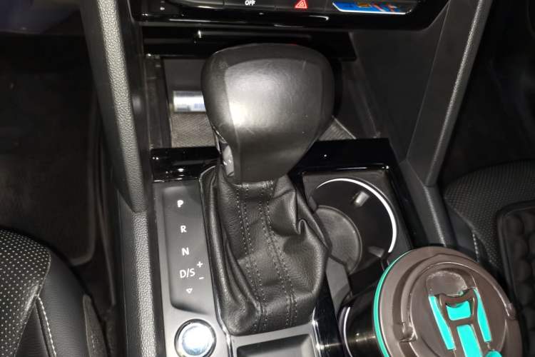Used Volkswagen Teramont 2017 330TSI Two-Wheel-Drive Luxury Edition Gear Lever