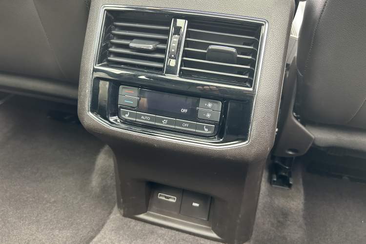 Used Volkswagen Teramont 2017 530 V6 Four-Wheel Drive Flagship Edition Interior 5
