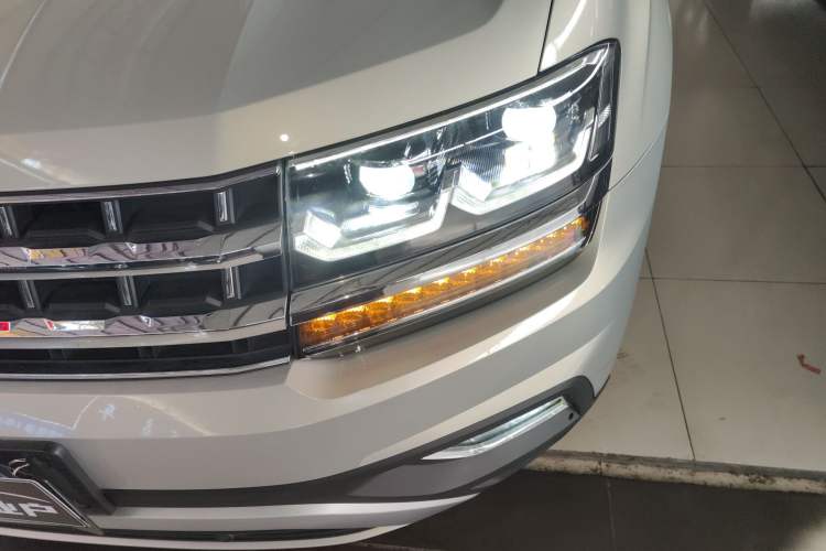 Used Volkswagen Teramont 2017 380TSI Four-Wheel Drive Flagship Edition Left Front Headlight