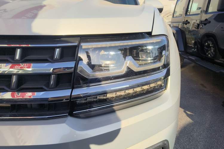 Used Volkswagen Teramont 2017 530 V6 Four-Wheel Drive Supreme Flagship Edition Left Front Headlight