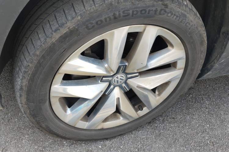 Used Volkswagen Teramont 2017 530 V6 Four-Wheel Drive Flagship Edition Left Front Wheel Hub