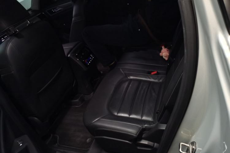 Used Volkswagen Teramont 2017 330TSI Two-Wheel-Drive Luxury Edition Left Rear Seat
