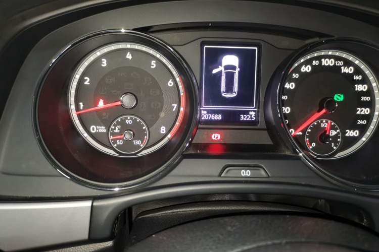Used Volkswagen Teramont 2017 330TSI Two-Wheel-Drive Luxury Edition Odometer Close Up
