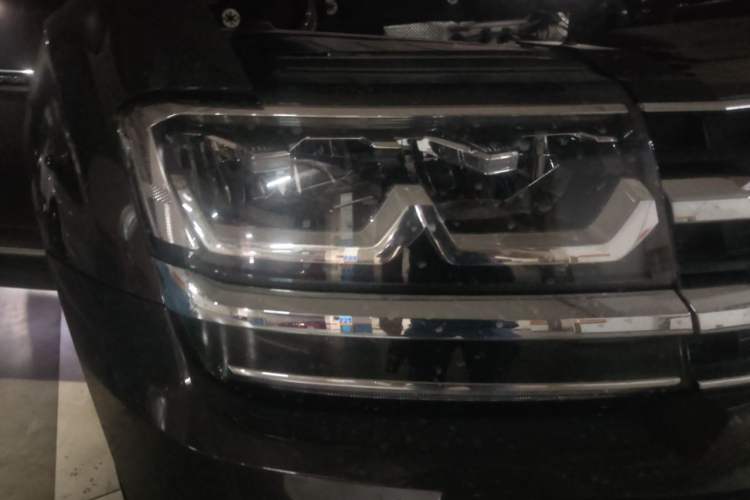 Used Volkswagen Teramont 2017 380TSI Four-Wheel Drive Luxury Edition Right Front Headlight