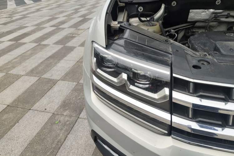 Used Volkswagen Teramont 2017 330TSI Two-Wheel-Drive Flagship Edition Right Front Headlight