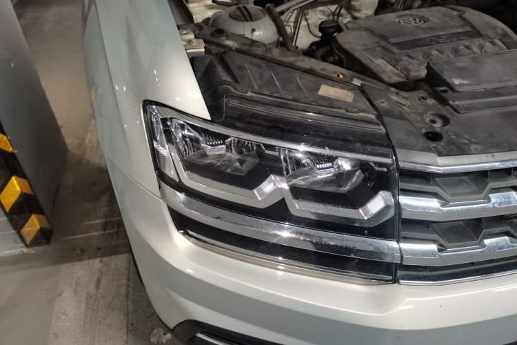 Used Volkswagen Teramont 2017 330TSI Two-Wheel-Drive Luxury Edition Right Front Headlight