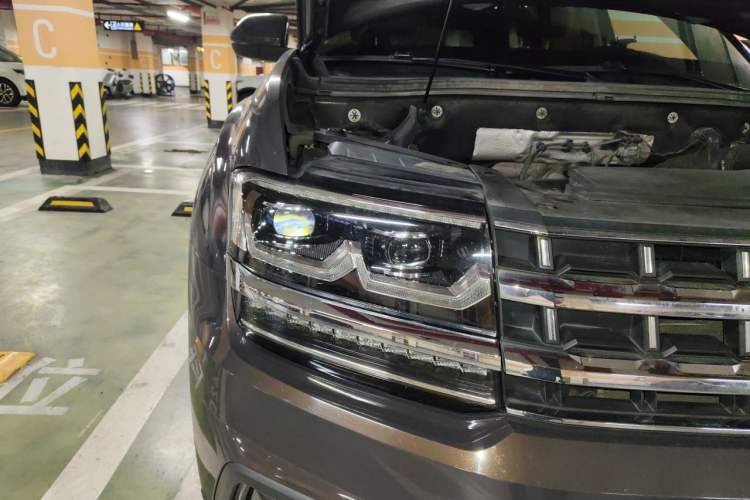 Used Volkswagen Teramont 2017 380TSI Four-Wheel Drive Flagship Edition Right Front Headlight