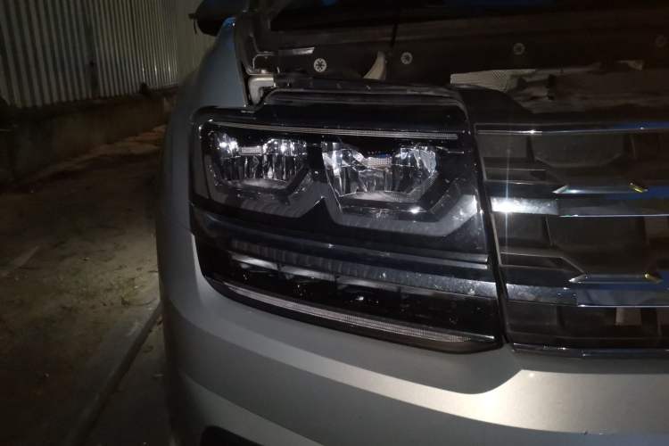 Used Volkswagen Teramont 2017 380TSI Four-Wheel Drive Luxury Edition Right Front Headlight