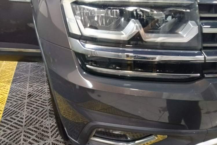 Used Volkswagen Teramont 2017 330TSI Two-Wheel-Drive Luxury Edition Right Front Headlight