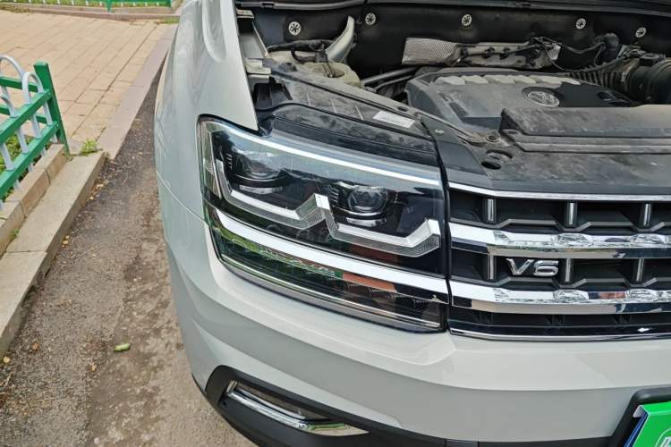 Used Volkswagen Teramont 2017 530 V6 Four-Wheel Drive Flagship Edition Right Front Headlight