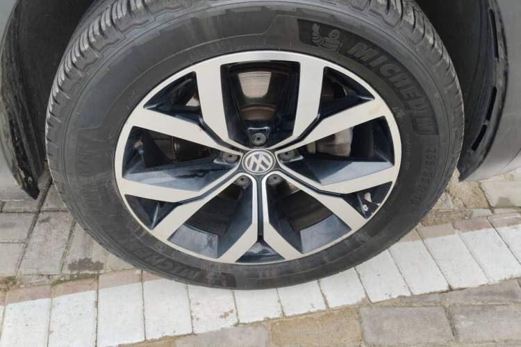 Used Volkswagen Teramont 2017 380TSI Four-Wheel Drive Luxury Edition Right Front Wheel Hub
