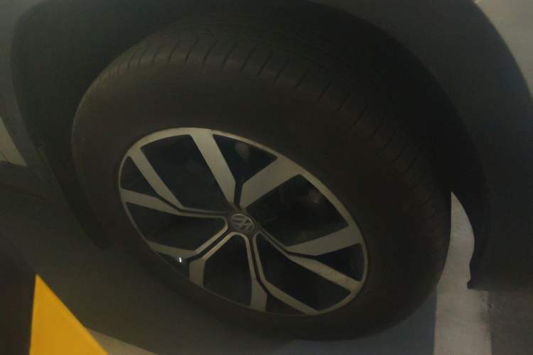Used Volkswagen Teramont 2017 330TSI Two-Wheel-Drive Luxury Edition Right Front Wheel Hub