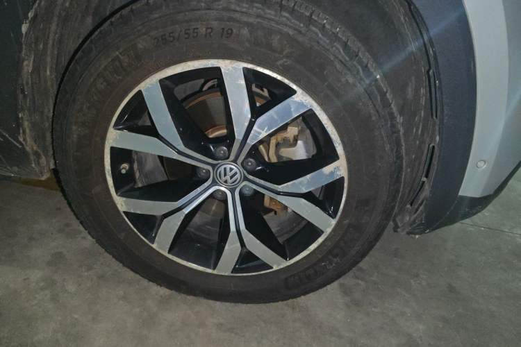 Used Volkswagen Teramont 2017 380TSI Four-Wheel Drive Luxury Edition Right Front Wheel Hub