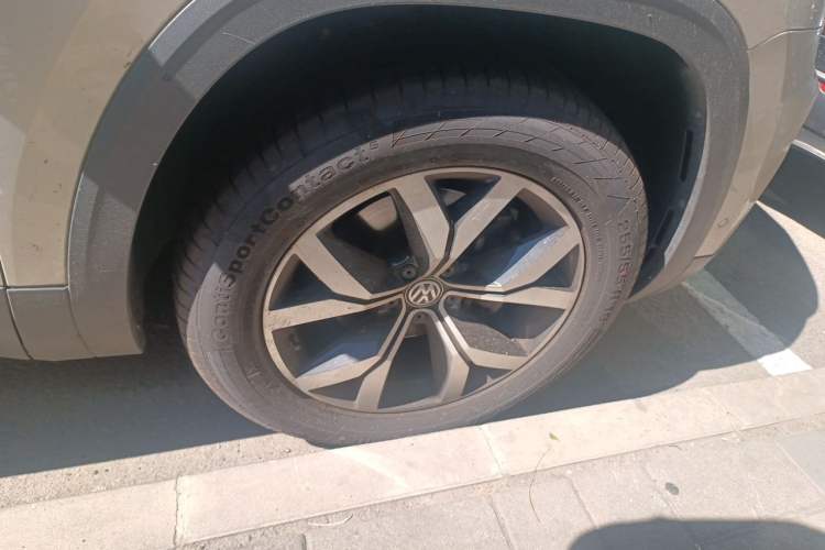 Used Volkswagen Teramont 2017 380TSI Four-Wheel Drive Luxury Edition Right Front Wheel Hub