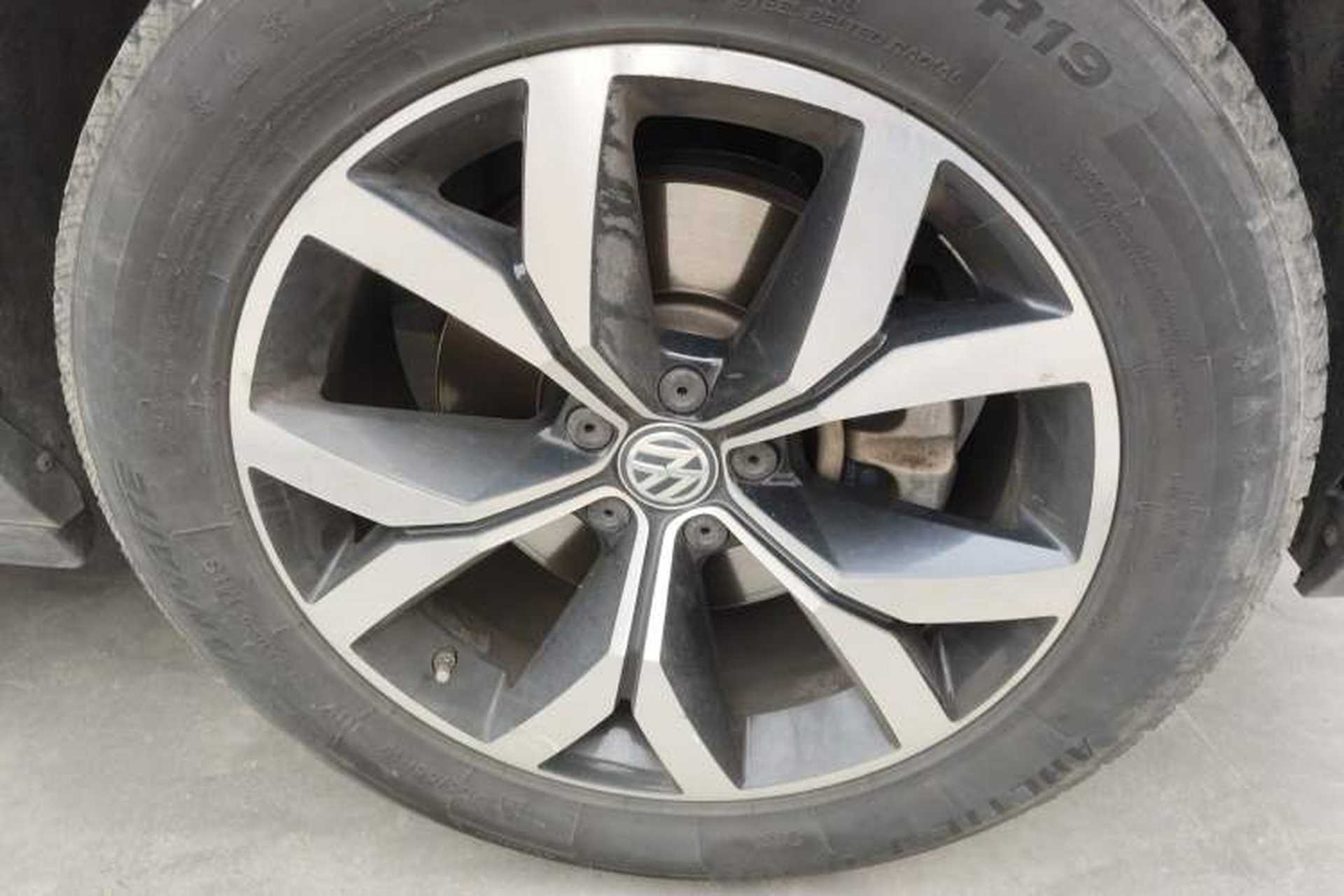 Used Volkswagen Teramont 2017 330TSI Two-Wheel-Drive Luxury Edition Right Front Wheel Hub